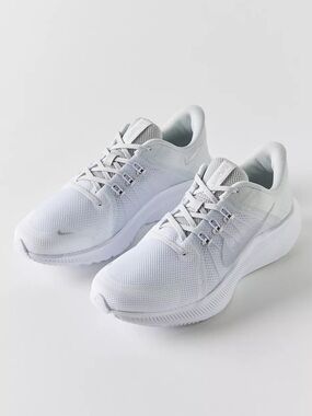 Nike Quest 4 Sneakers